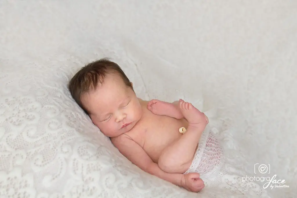 newborn photography testimonial – Melissa asleep during her session in SW London