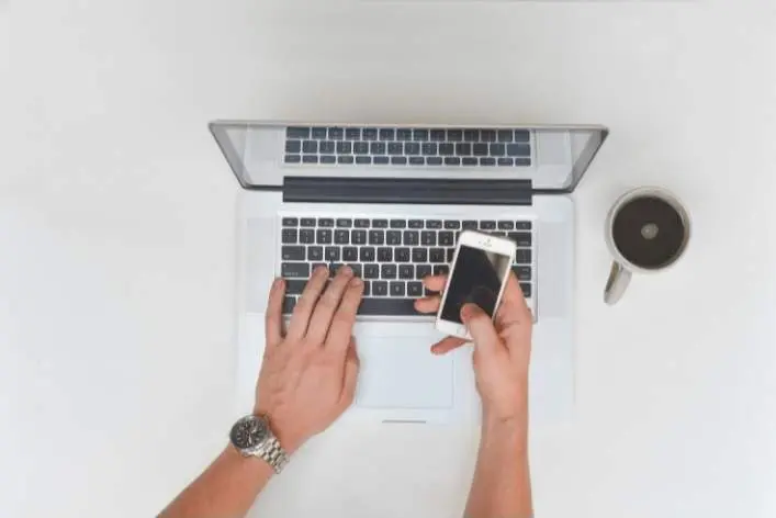 computer - online mentoring for newborn photographers