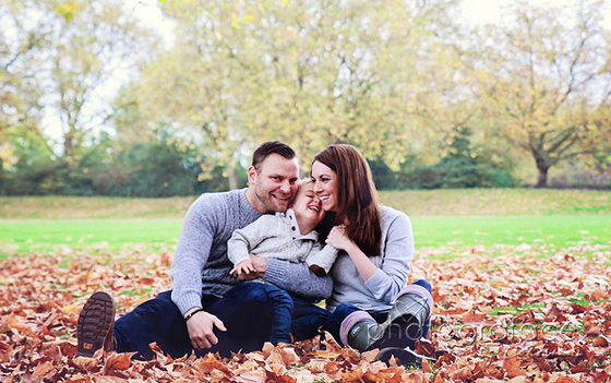 lifestyle family photography London: sitting in the red leaves