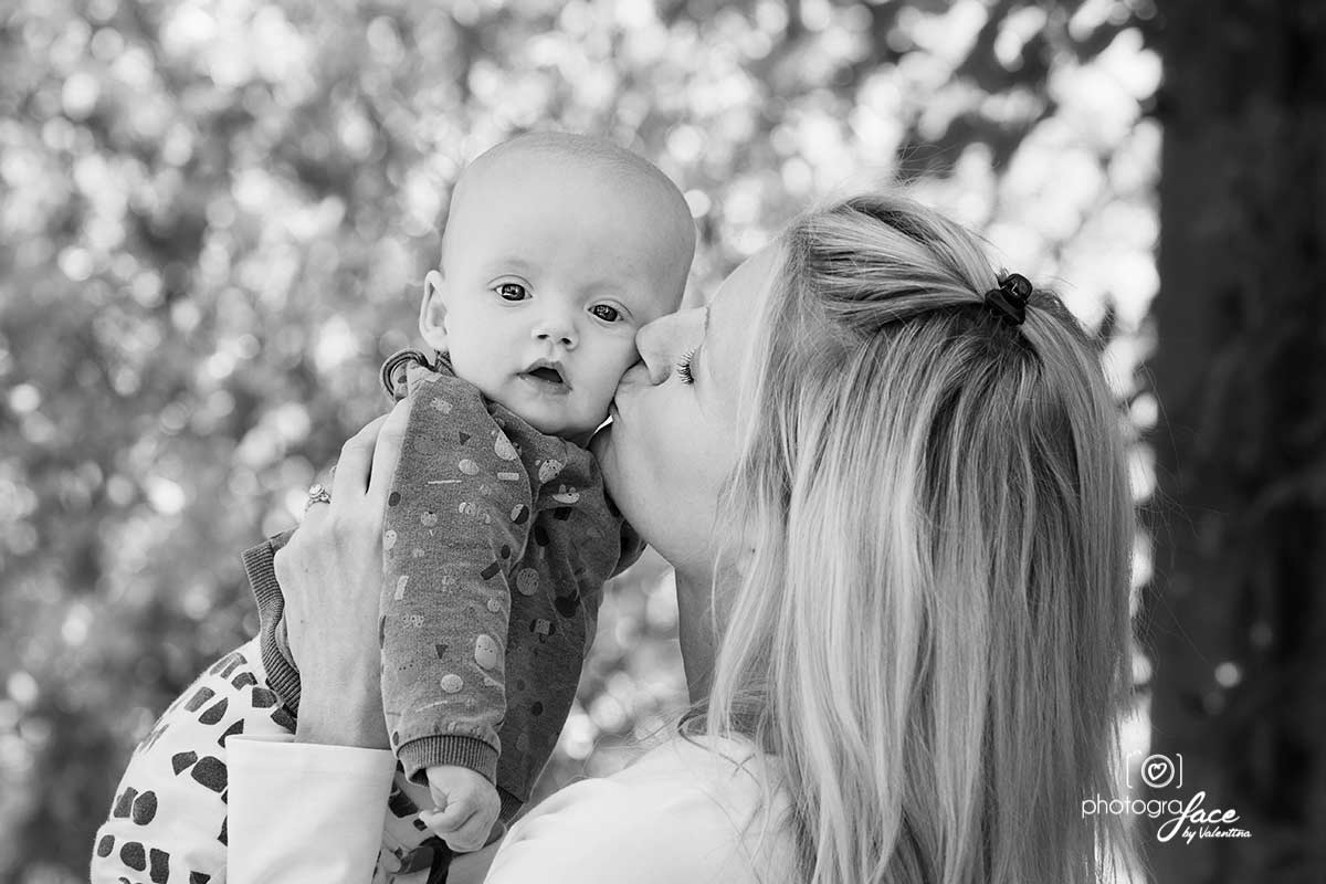 photo of mum kissing baby- value of photos