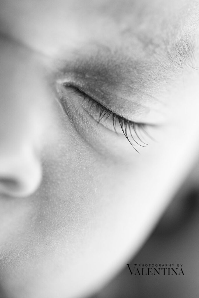 Baby eyelashes: macro shot taken during a newborn shoot in London. Details in newborn photography are storytelling. 